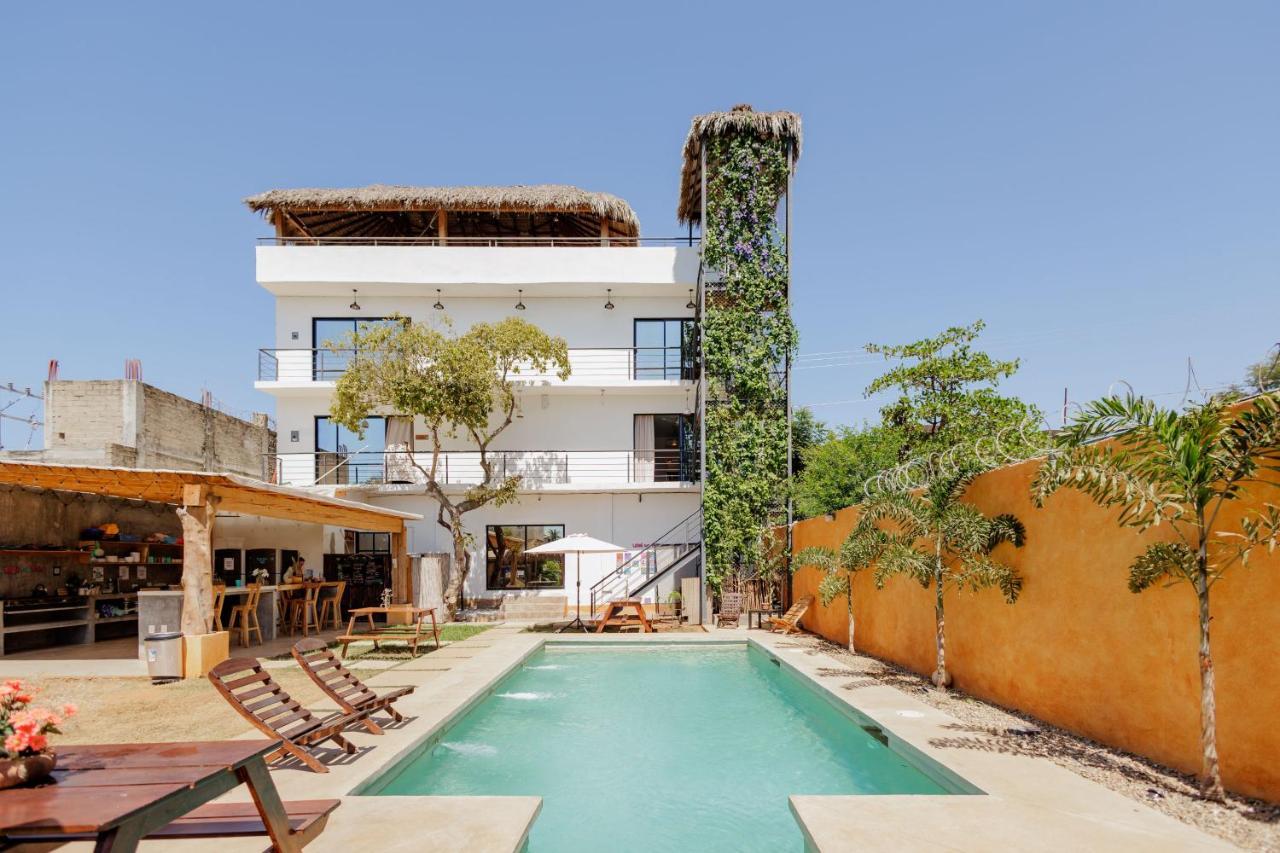 Surfnest Tamarindos Hostel Brisas de Zicatela Exterior photo