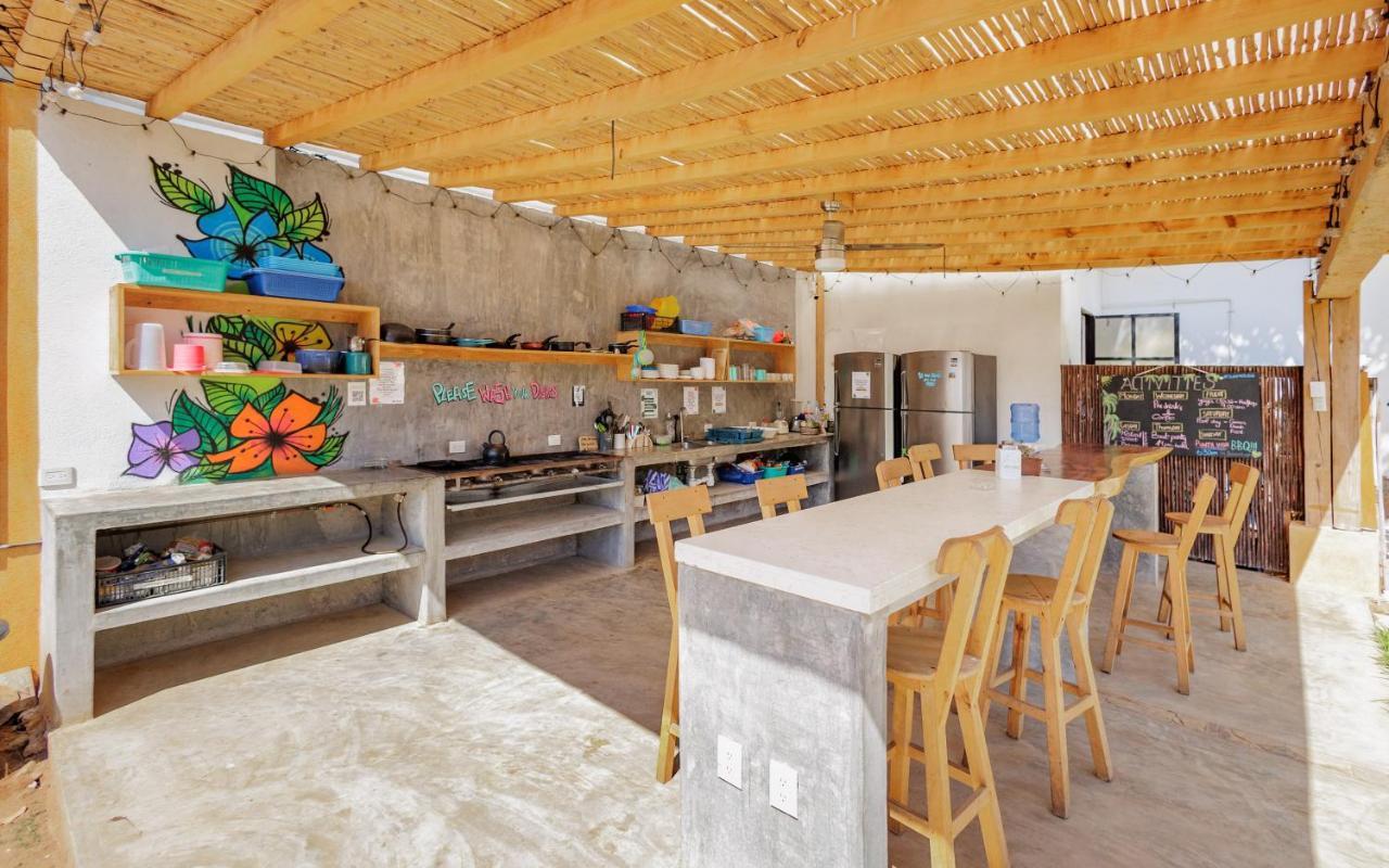 Surfnest Tamarindos Hostel Brisas de Zicatela Exterior photo