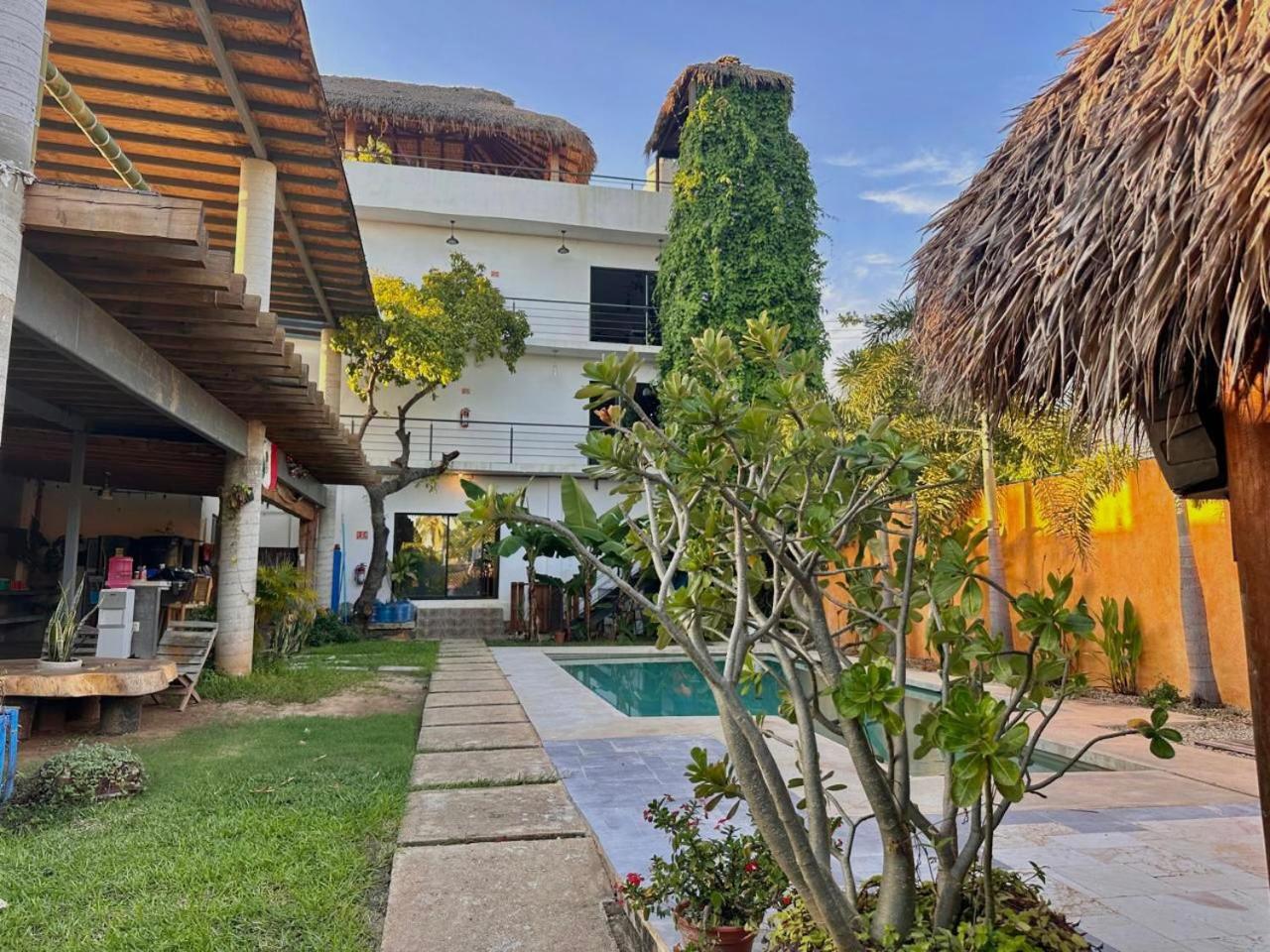 Surfnest Tamarindos Hostel Brisas de Zicatela Exterior photo