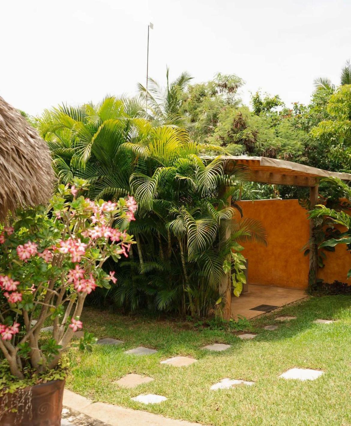 Surfnest Tamarindos Hostel Brisas de Zicatela Exterior photo